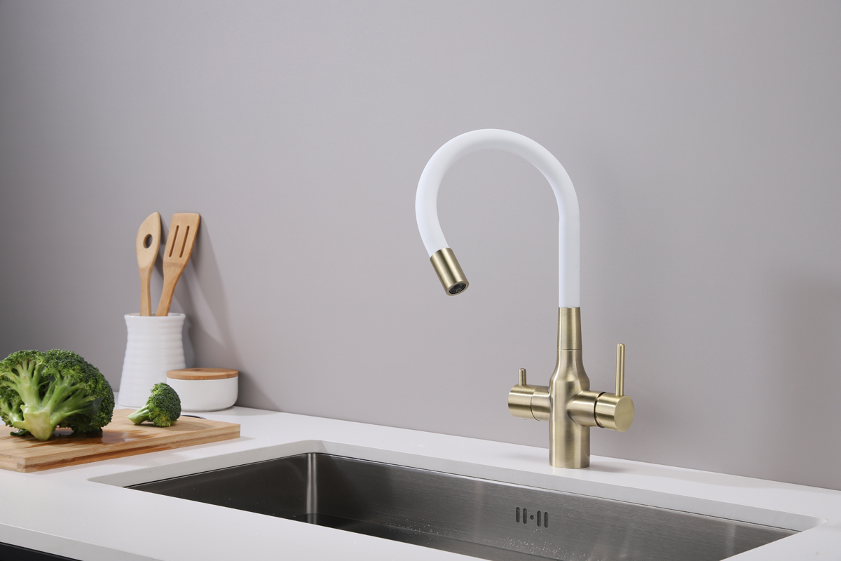 Смеситель для кухни Paulmark SALIX, бронза, белый шланг, Sa213419-BRw