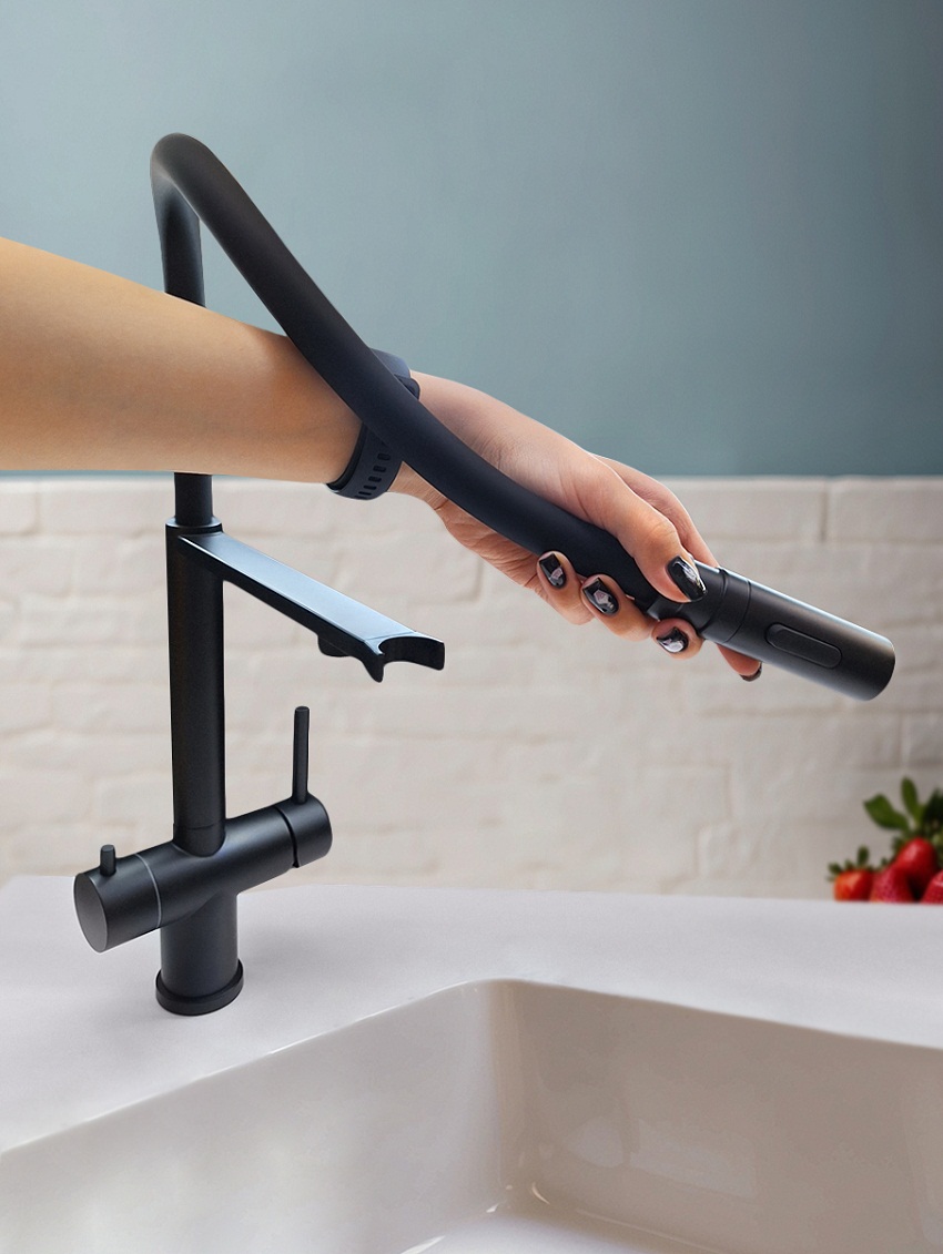 Смеситель для кухни с гибким изливом ALTROBAGNO Флуссо (Flusso) 050204 MB