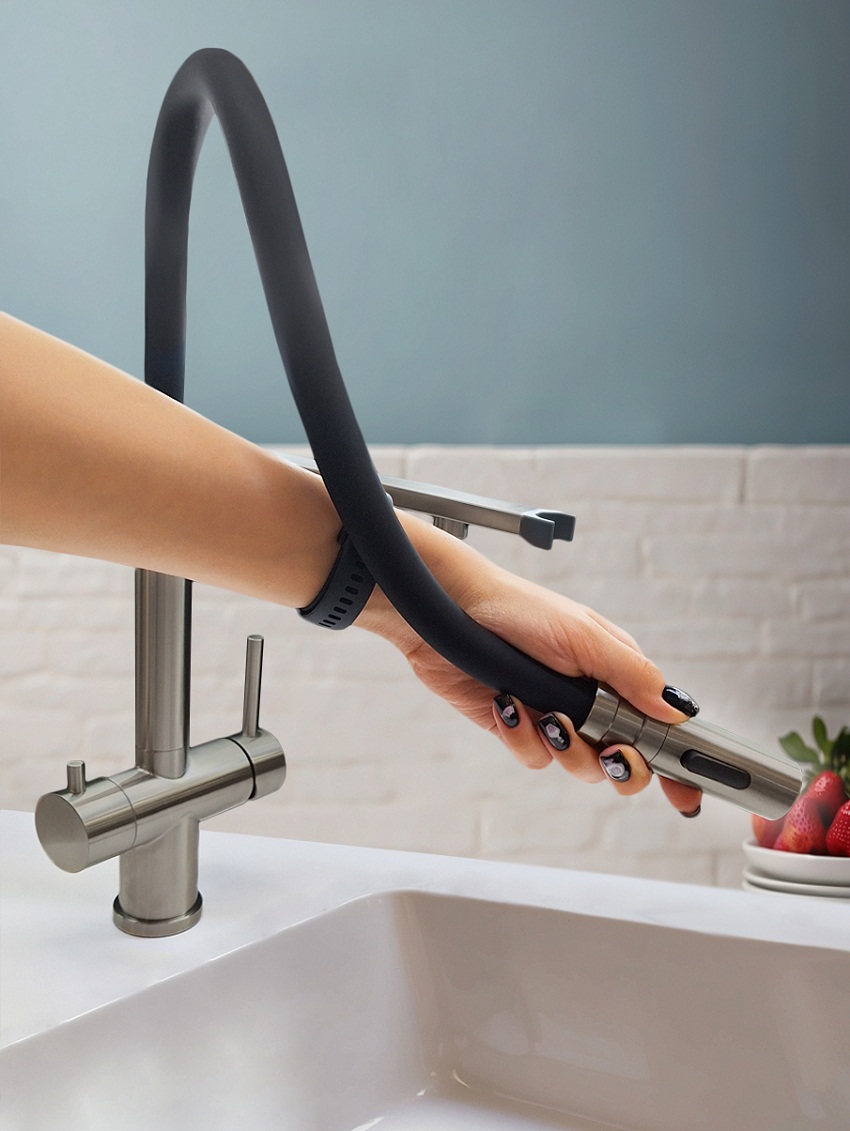 Смеситель для кухни с гибким изливом ALTROBAGNO Флуссо (Flusso) 050203 GM