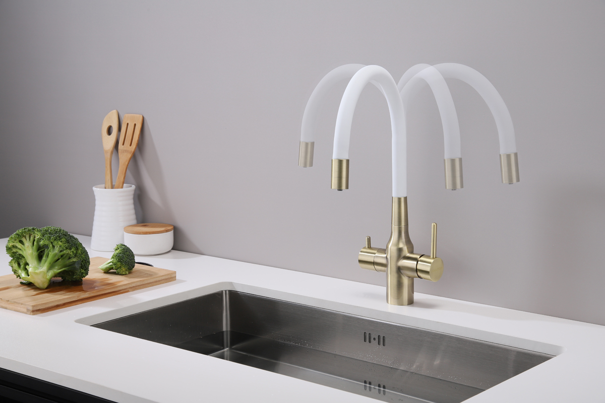 Смеситель для кухни Paulmark SALIX, бронза, белый шланг, Sa213419-BRw
