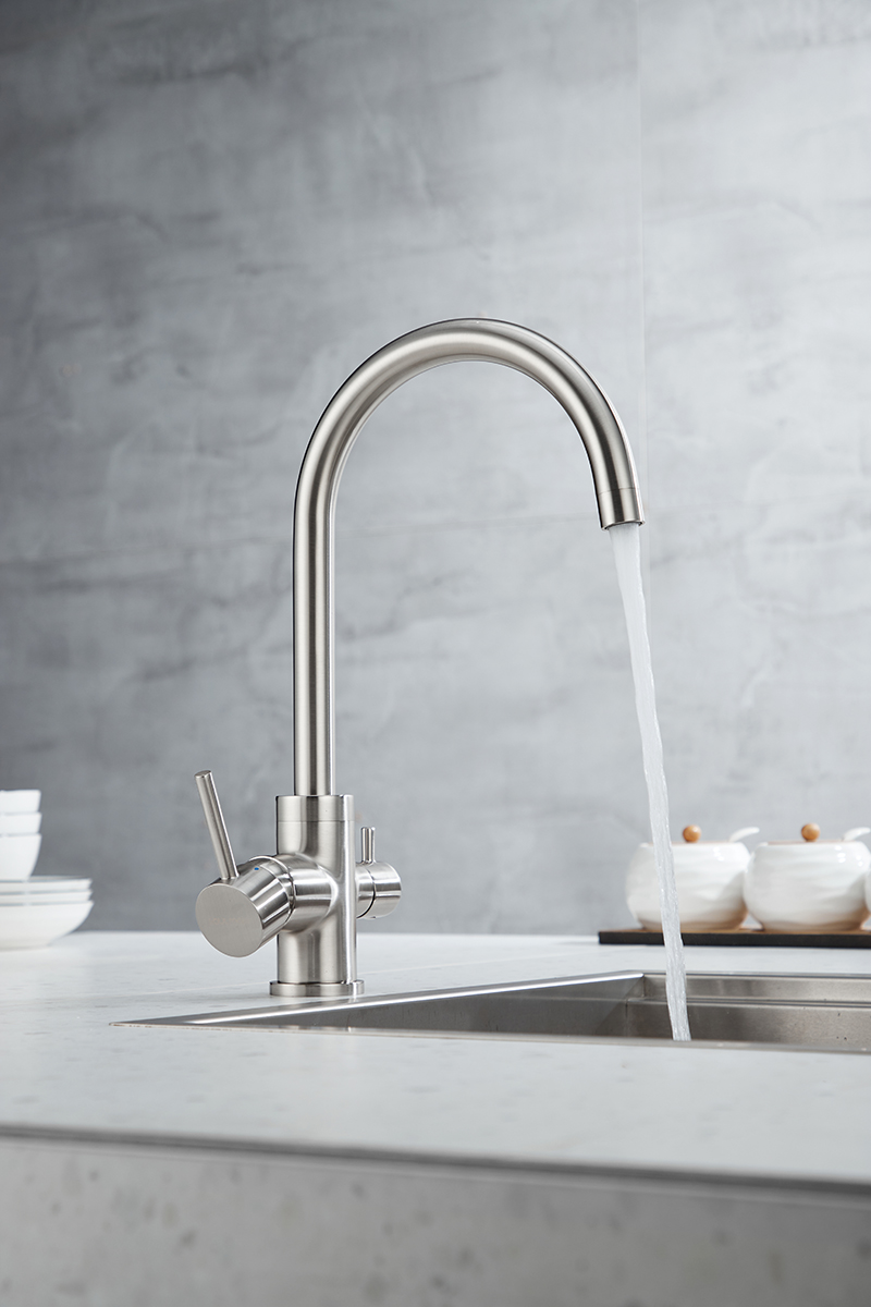 Смеситель для кухни Paulmark ESSEN, брашированная сталь, Es213211-BS