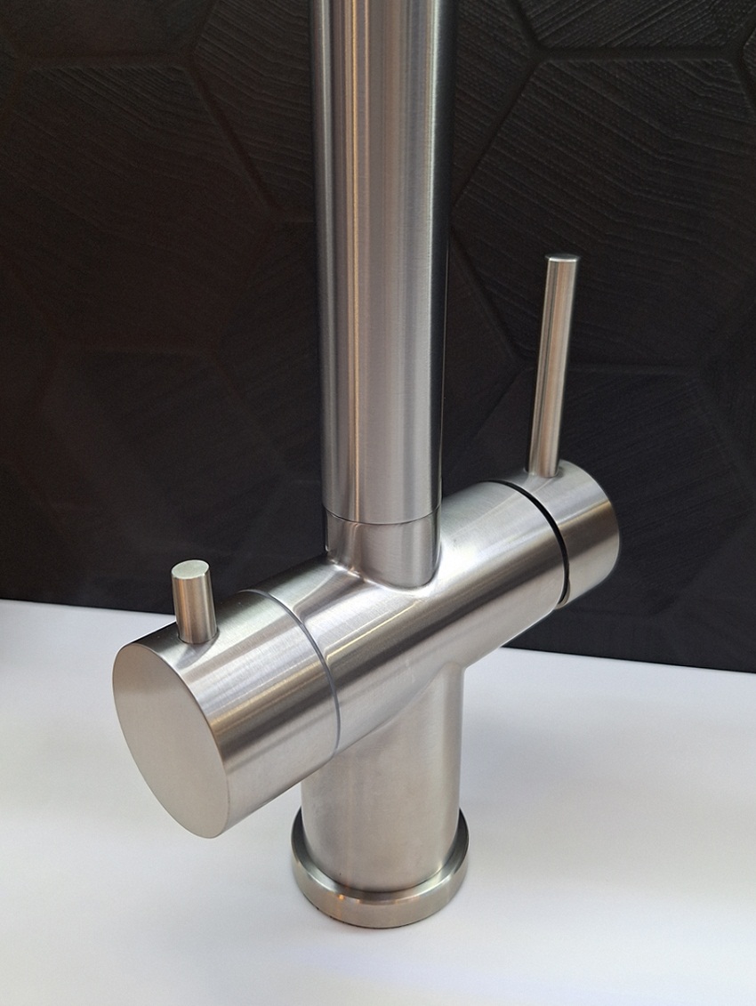 Смеситель для кухни с гибким изливом ALTROBAGNO Флуссо (Flusso) 050201 Ni