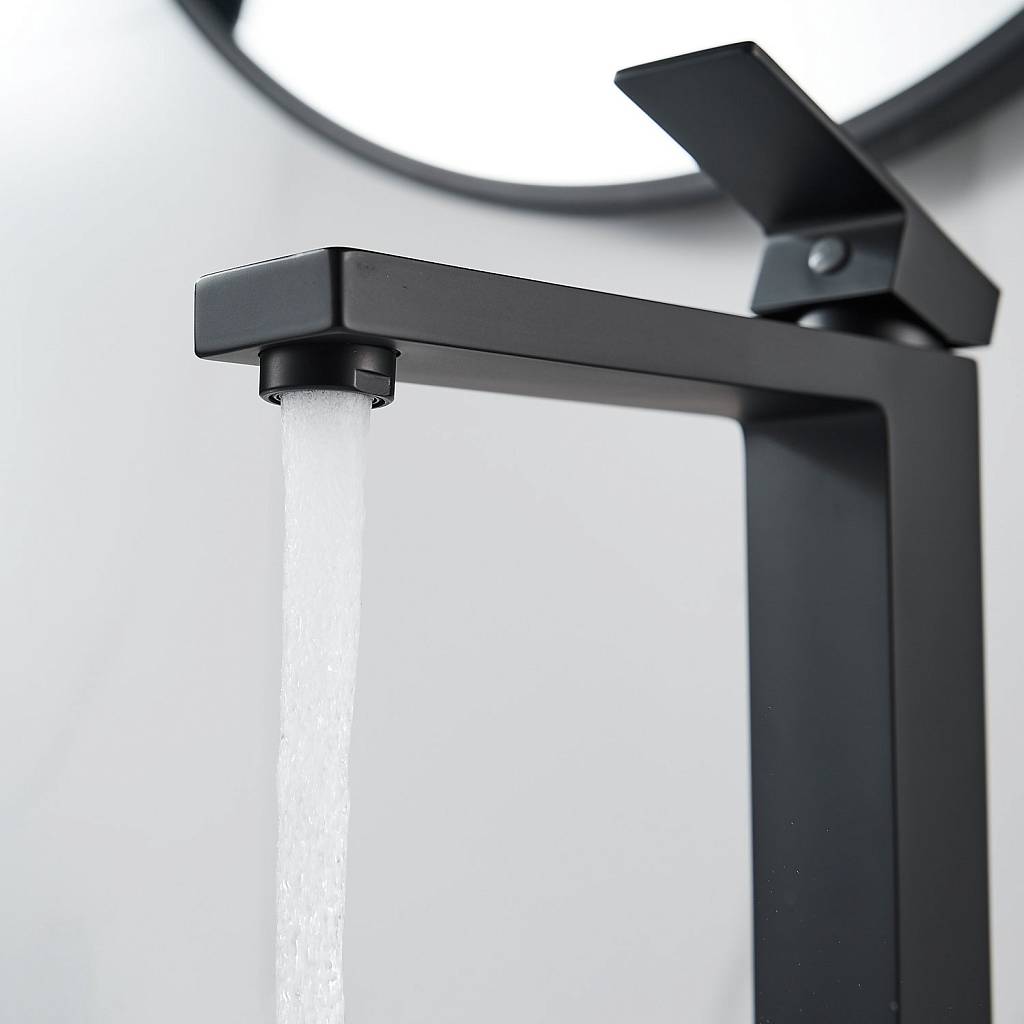 Смеситель для раковины высокий Maretti Umbria Black UMB32RF52, черный