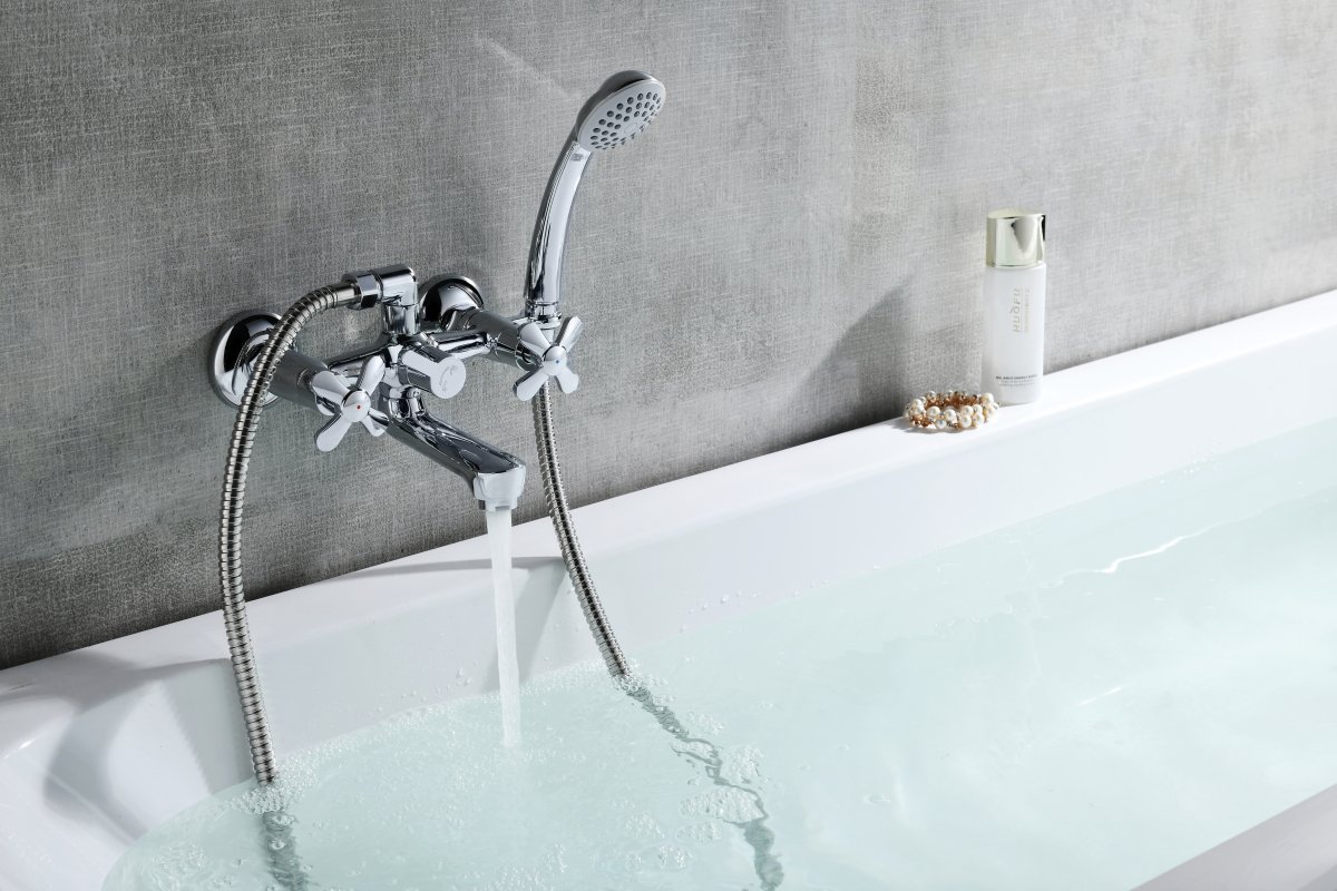 Смеситель  Lemark Partner LM6542C  для ванны